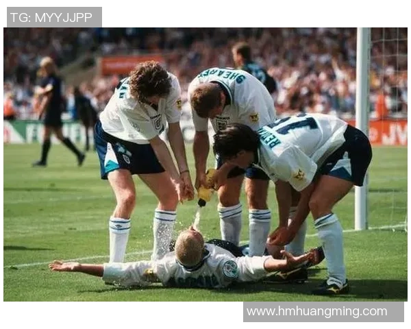 温暖瞬间英国足球明星与孩子们亲密互动传递爱与希望 温暖瞬间英国足球明星与孩子们亲密互动传递爱与希望