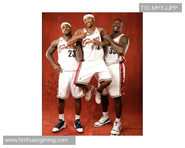 詹姆斯与足球明星同框合影展现运动员友谊与激情的精彩瞬间