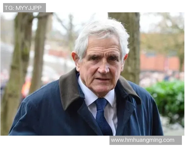 足球传奇诺曼亨特的辉煌生涯与成就全解析